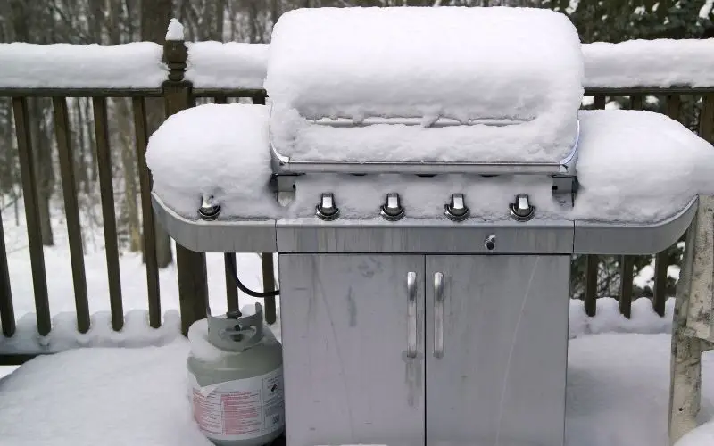 Gas propane grill in the snow