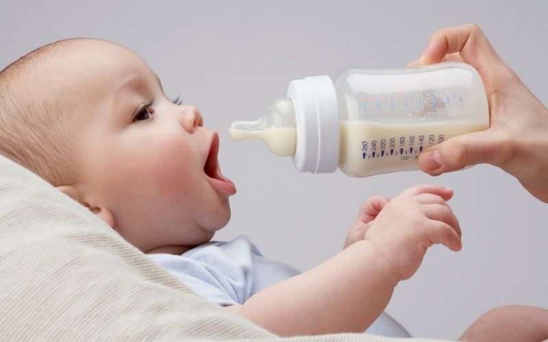 Baby breast milk - FamilyGuideCentral.com