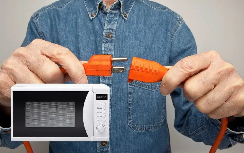 Can a Microwave Be Plugged into an Extension Cord? (Answered with Solutions)