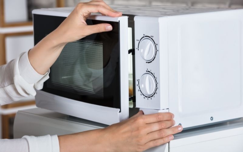 The Difference Between “Microwaves” and “Microwave Ovens” (And Why?!)