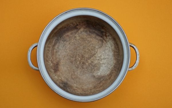 Do Enamel Pans Stick: How To Avoid Sticking With Enamel Pans