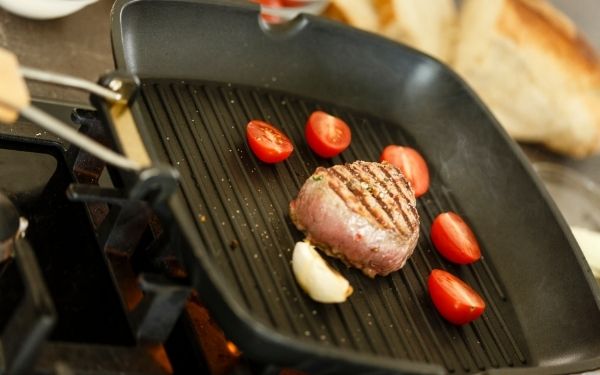 Using a grill pan - FamilyGuideCentral.com