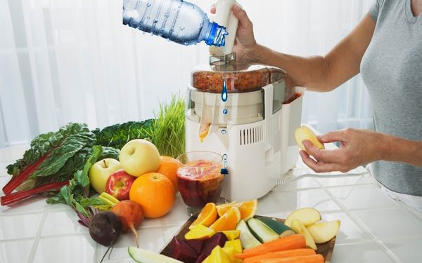 Adding water to a juicer - FamilyGuideCentral.com