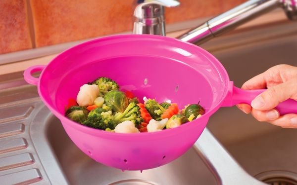 Strainer separating water from vegetables - familyguidecentral.com