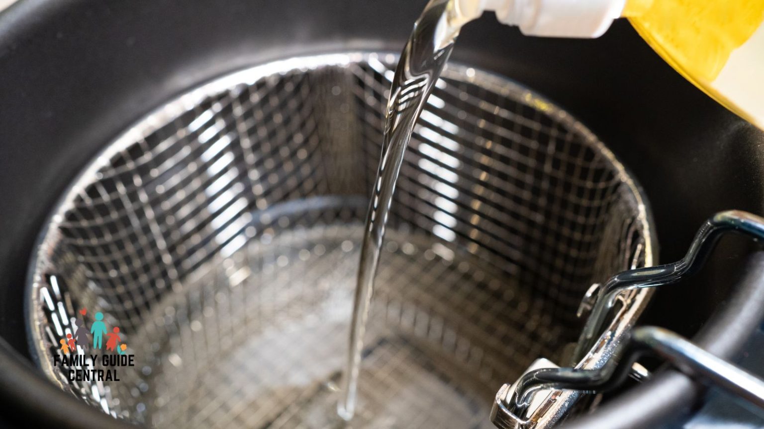 How Much Oil to Put in A Deep Fryer? (The Rule of Thumb) Family Guide