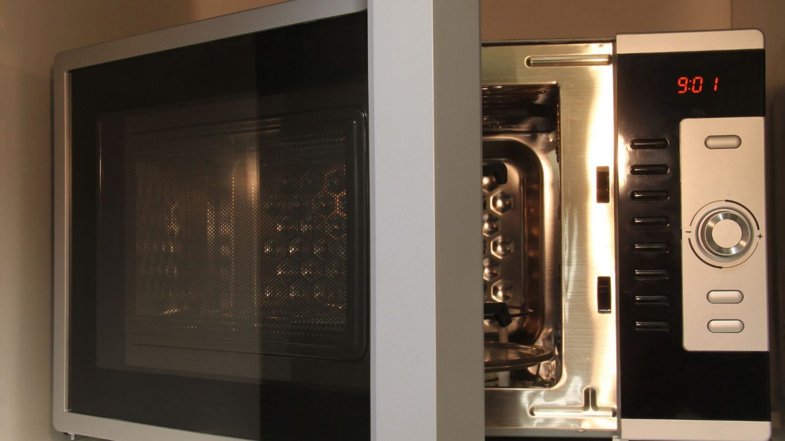 Is It Safe to Open a Microwave While It’s Running? (Here’s the Truth
