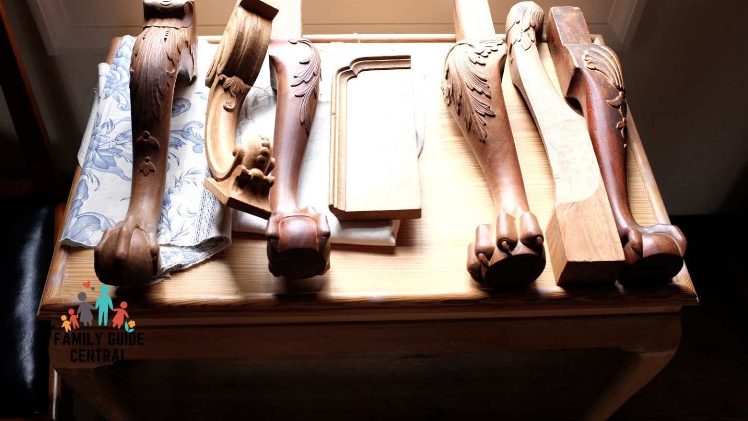 What are the Styles of Dining Table Legs? (17 Different Designs and Why